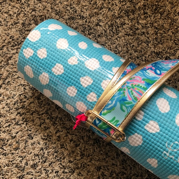 π₯π₯MOVING SALEπ₯π₯NWT Lilly Pulitzer Aqua La Vista yoga mat 24β x 68β adjustable st - Picture 2 of 8
